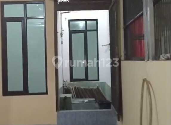 Duri Kosambi, Jakbar..Disewa Rumah 2 Lt, Hadap Timur, Minimal Sewa 2 Thn, Deposit 5jt, 1 Area Laundry, Row Jln 2 Mbl, Listrik 2200w Abudemen, IPL 150rb per bln, Air PAM. Duri Kosambi, Jakbar..Disewa Rumah 2 Lt, Hadap Timur, Minimal Sewa 2 Thn, Deposit 5jt, 1 Area Laundry, Row Jln 2 Mbl, Listrik 2200w Abudemen, IPL 150rb per bln, Air PAM.
