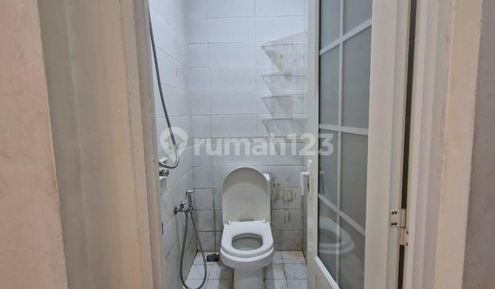 Green Lake City, American Cluster, Cipondoh, Tangerang.. For Rent: 2-Story House, Currently Leased Until February 25, 2026, South Facing, Deposit 10 Million, Monthly Association Fee 450K, 2 AC Units, Cooker Hood, Electric Car Charger, Attached Furniture, 5500W PLN Power, WTP Water System, SHM Certificate.-Al.rr 2