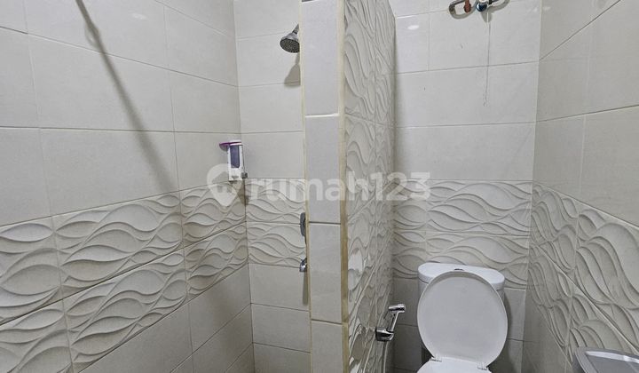 Permata Taman Palem, Jakbar..Disewa Rumah 2.5 Lt, Hadap Barat, Ac 4, Furnish, PLN 5500w. Permata Taman Palem, Jakbar..Disewa Rumah 2.5 Lt, Hadap Barat, Ac 4, Furnish, PLN 5500w.