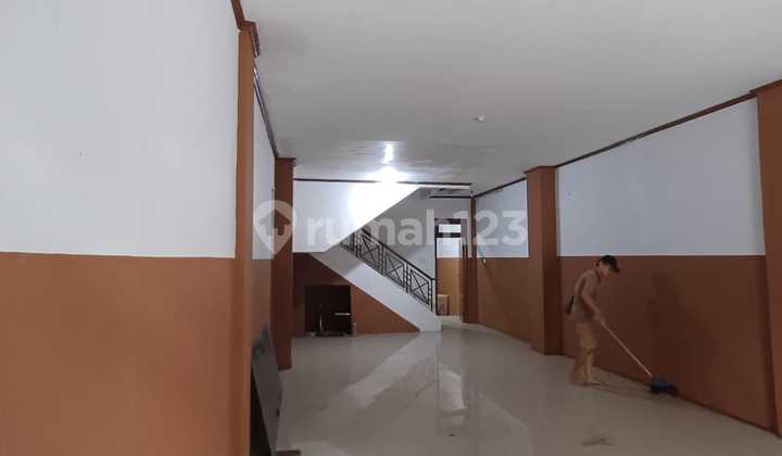 Ruko Bagus di Daan Mogot Baru - 3,5 lantai - Hadap Selatan - Hadap jalan Utama-HGB 1
