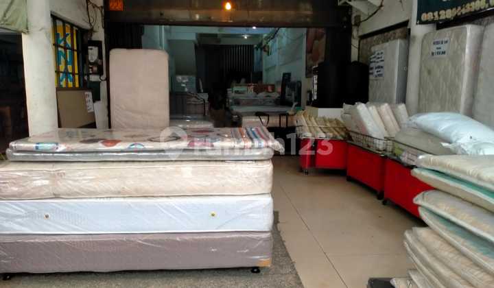 Muara Karang, North Jakarta..For Rent: 3-Story Former Office Shop House, Main Roadside, Strategic Location, Renovated, 10% Deposit, Monthly Service Fee IDR 450k, Spacious Parking, Kitchen Included, Telephone Line Available, Piped Water Supply. Muara Karang, North Jakarta..For Rent: 3-Story Former Office Shop House, Main Roadside, Strategic Location, Renovated, 10% Deposit, Monthly Service Fee IDR 450k, Spacious Parking, Kitchen Included, Telephone Line Available, Piped Water Supply.