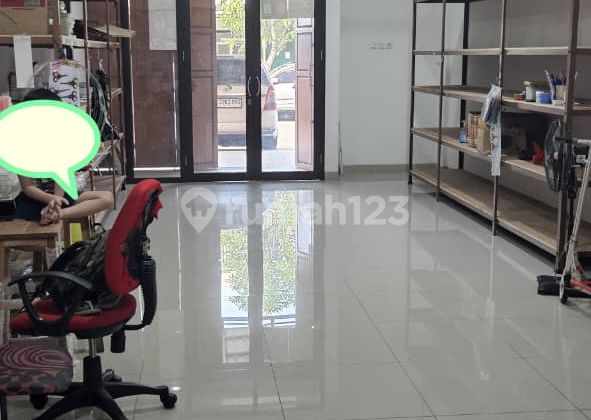 Poris Indah, Tangerang.. For Rent: 3-Story Shop House, Minimum Lease 2 Years, 10 Million Deposit, 2 AC Units, Monthly Service Fee 250k, Comfortable and Spacious Parking, Suitable for Food Business, Office, Laundry, Online Shop, Minimarket, etc. Poris Indah, Tangerang.. For Rent: 3-Story Shop House, Minimum Lease 2 Years, 10 Million Deposit, 2 AC Units, Monthly Service Fee 250k, Comfortable and Spacious Parking, Suitable for Food Business, Office, Laundry, Online Shop, Minimarket, etc.