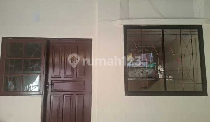 Taman Palem, Cengkareng, Jakbar..Disewa Rumah 2.5 LT, Blok Tdk Banjir, LT 1 Plong..Toilet..Gudang, LT 2 Ruang Keluarga..Kt 2..Toilet..Dapur Bersih, LT 3 Dapur Kotor dan Tempat Cucian.-Put