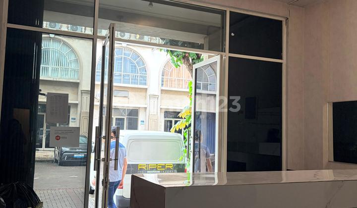 Sedayu Square, Cengkareng, West Jakarta... For Rent: 3-Story Shop House, Minimum Lease 2 Years, Strategic Location Not Too Far In, Current Condition Still Messy as Under Renovation, Monthly Service Fee 2,055,000.
