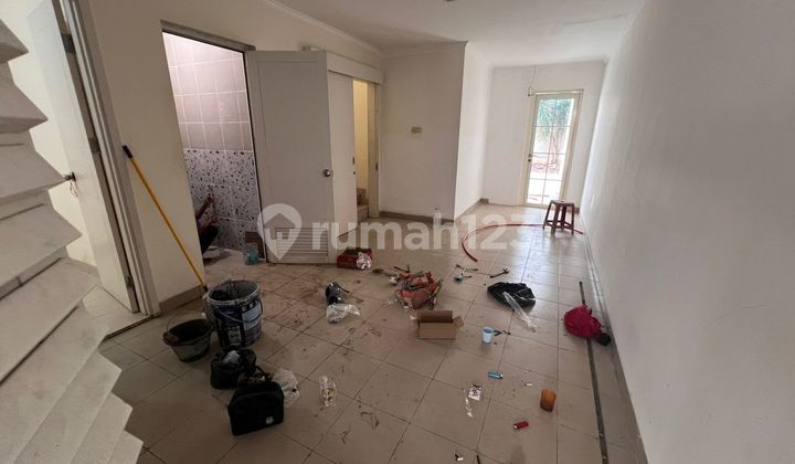 Europe Cluster, Green Lake, Tgr.. For Rent: 2.5-Story House, Northeast Facing, Boulevard, Move-In Ready, 3500W Electricity, WTP Water, SHM. 2