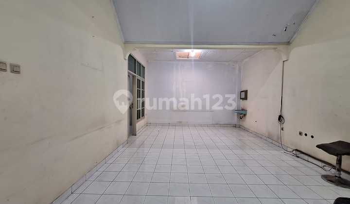 Puri Gardena, in front of Citra 1, Pegadungan, Kalideres, West Jakarta..For rent: House 125 sqm land, 3 bedrooms, 2 bathrooms, 3-car road row, 2200W electricity. 2