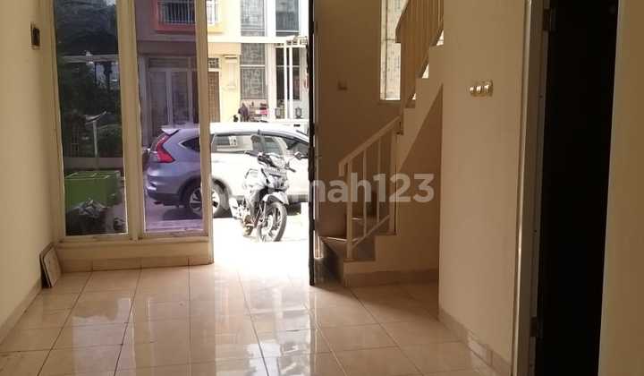 For Rent: 2-Story CORNER House in Cengkareng, West Jakarta, Available End of October, North-Facing, Includes Canopy, Piped Water Supply. For Rent: 2-Story CORNER House in Cengkareng, West Jakarta, Available End of October, North-Facing, Includes Canopy, Piped Water Supply.