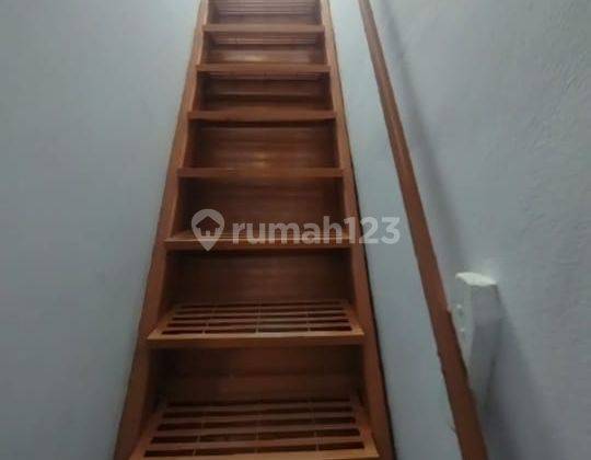 Disewakan Rumah 2 Seperempat Lantai, Listrik 2200W, Air Wtp, Row Jalan 2 Mobil di Permata Taman Palem, Pegadungan, Kalideres, Jakarta Barat 1