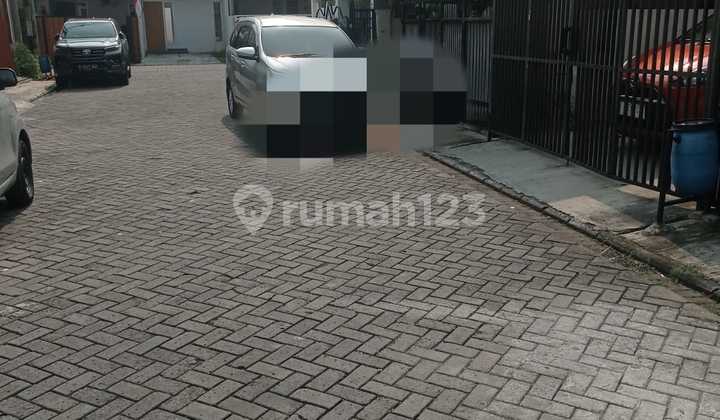 Arcadia Housing, Batu Ceper, Tangerang. For Rent: 2.5-Story House, South Facing, Double Car Driveway, Land Certificate. 1