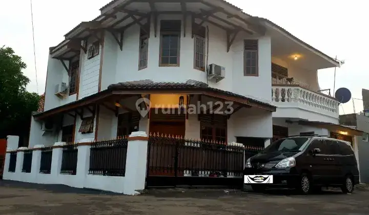 Rumah dijual 2Lantai di komplek perumahan Jatiwaringin Asri 1