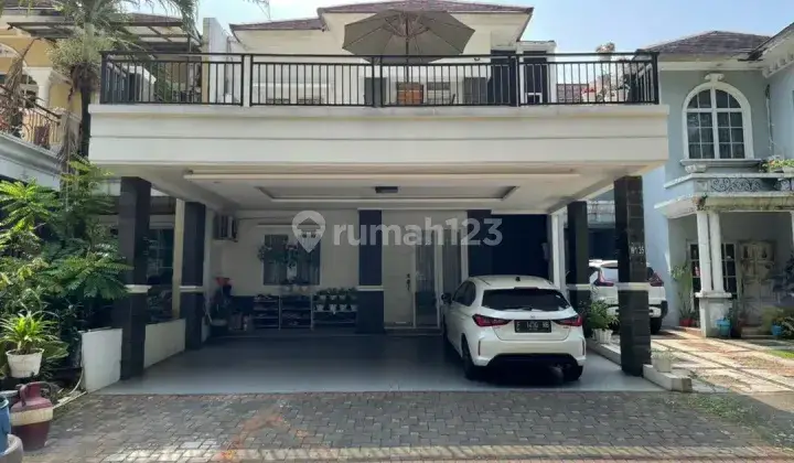 Rumah dijual 2 lantai di komplek Kota Wisata 1