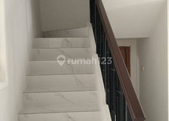 Rumah dijual 2lantai di komplek Legenda Wisata Cibubur 5