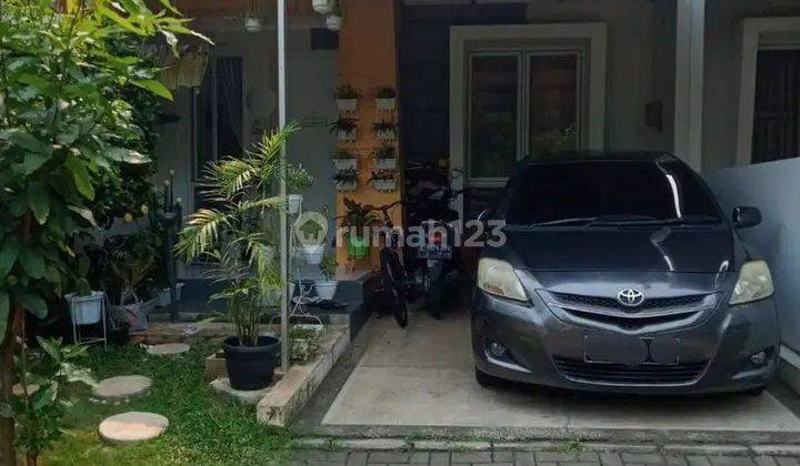 Rumah dijual 2 lantai di Komplek Legenda Wisata gunung putri 2