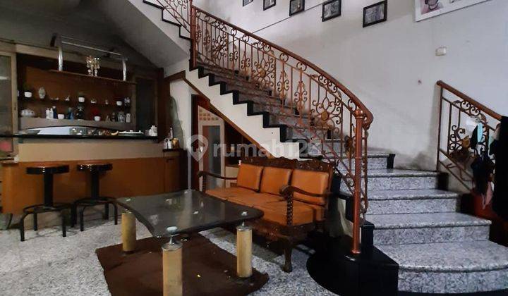 DIJUAL RUMAH KOST SUPER MEWAH ADA KOLAM RENANG DAN KARAOKE 1