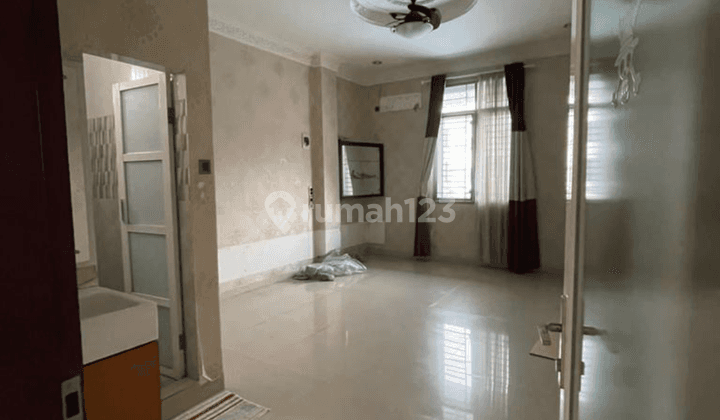 Sewa Lantai 2-3 Ruko jl. Bilal, siap huni 1