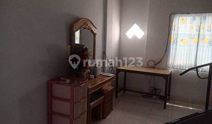 Cheap House, Captain Sumarsono Enters Alley