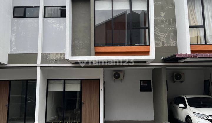 Rumah Komplek 1 M Fully Furnished. 1