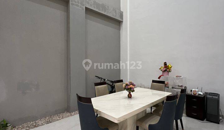 Villa Tengah Kota Minimalist Jual Cepat 2