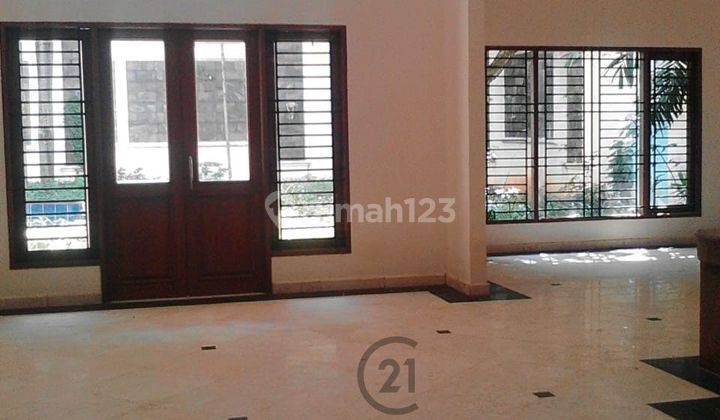 Dijual Rumah 2 Lantai Siap Huni 5 Kamar Tidur Besar Daerah Kemang 2