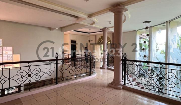 Rumah Hoek Klasik Kokoh Kolam Renang Premium Bintaro Jakarta Selatan 2