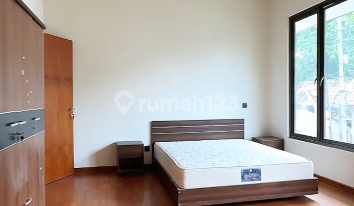 Sewa Rumah Siap Huni Menteng 2