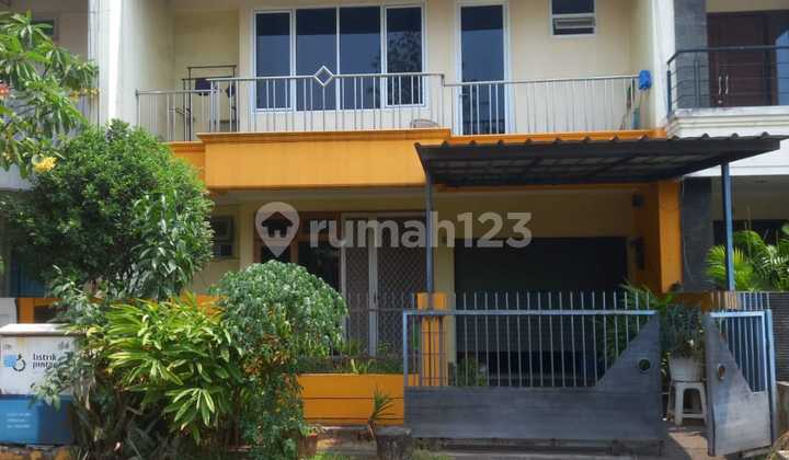 Rumah Rapih Intercon Taman Kebon Jeruk 2 Lantai Siap Huni