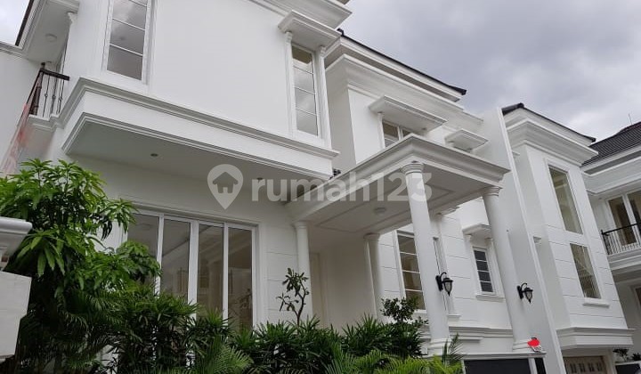 Disewakan Rumah Townhouse dengan Suasana Sangat Privat di Kemang, Jakarta Selatan 2