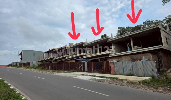 For Sale: 2.5-Story Shop House Facing Main Road in North Tiban 1