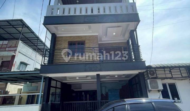Dijual Cepat Rumah Full Renovasi 3,5 Lantai di Baloi Mas Indah, Baloi