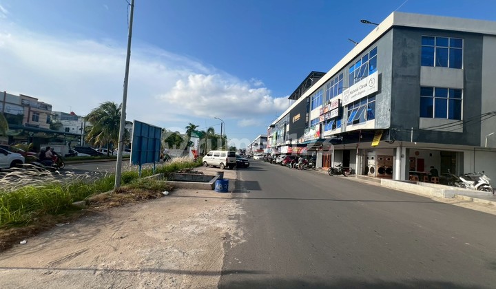 For Rent 3.5-Story Shop House in Cahaya Garden, Bengkong 2