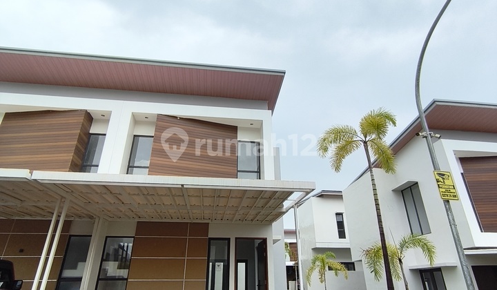 For Rent 2-Story Middle Hook House in Central Hills, Batam Center