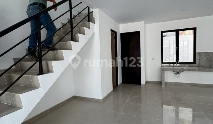 For Rent: 2-Story House in Garden Avenue, Bengkong