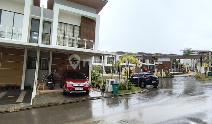 For Rent 2-Story Middle Hook House in Central Hills, Batam Center