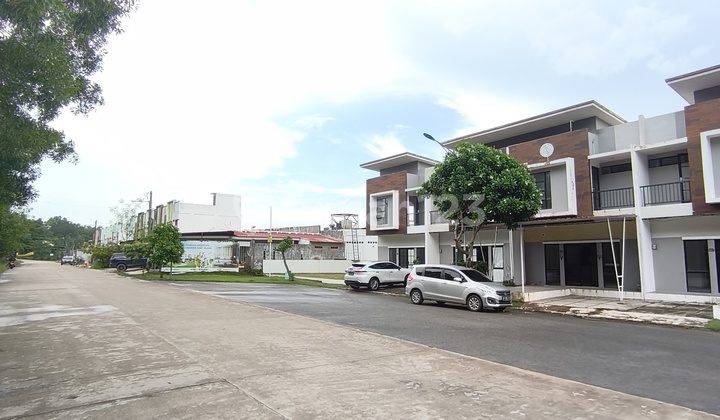 For Rent 2-Story Townhouse In Central Raya, Tiban