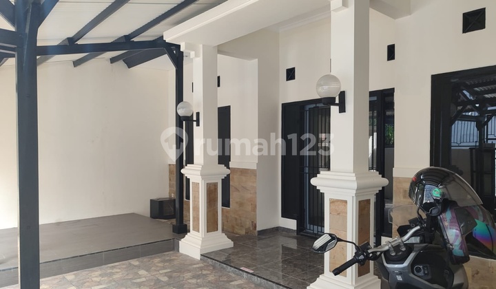 Ready-to-Occupy Menoreh Street House Near Unika Sampangan Campus 2