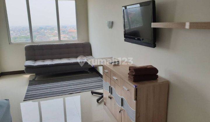 ruang tamu apartemen sentraland furnished dekat simpang5
