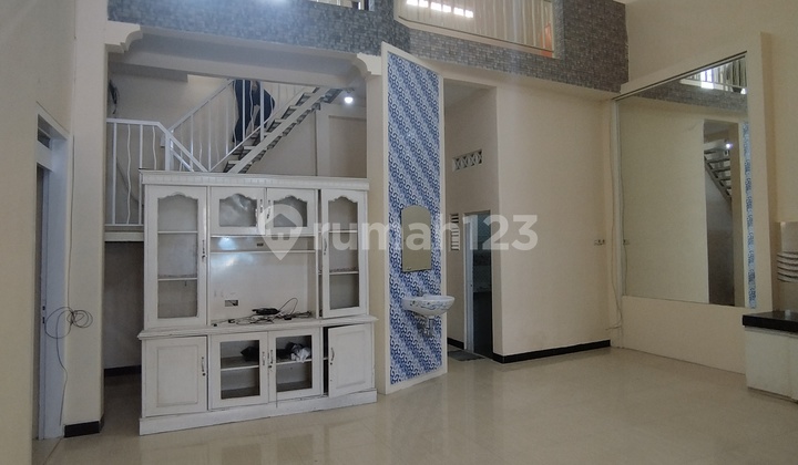 Sewa Rumah Lokasi Strategis Tengah Kota Murah di Tanah Mas, 4 Kamar Tidur, Akses 2 Mobil Papasan, Tidak Banjir 1