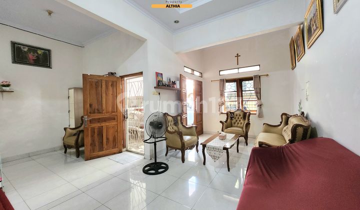 Rumah 2 Lantai Rapi Terawat Siap Huni Di Graha Raya 2