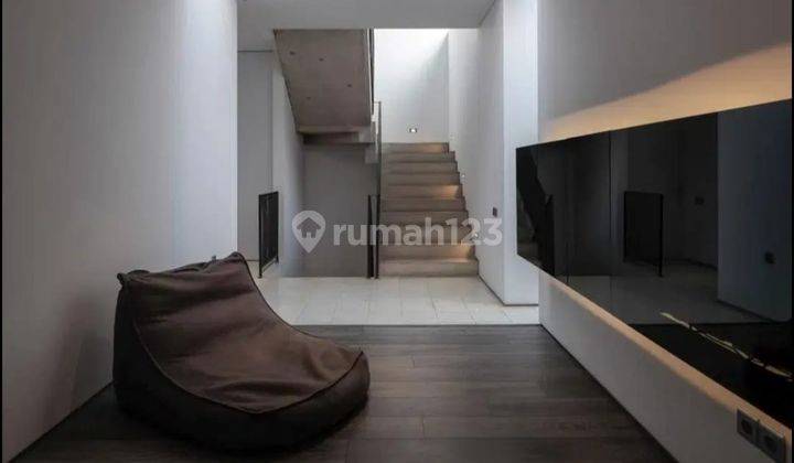 Rumah 3 Lantai Furnished Industrial Modern Jakarta Selatan 2