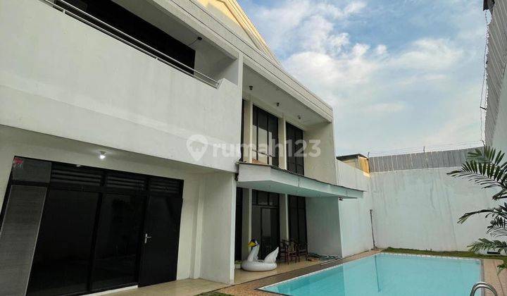 Rumah Luas Mewah Dengan Private Pool Di Kemang Jakarta Selatan 1