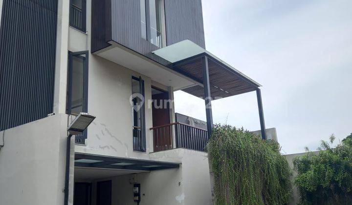 Rumah Townhouse Dengan Private Pool Siap Huni Di Cilandak Jakarta 1