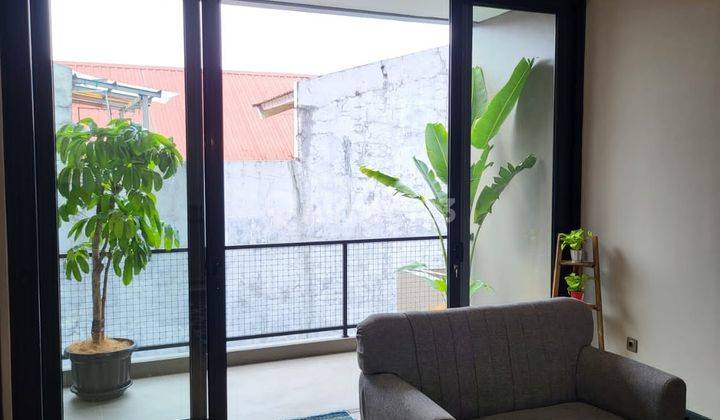 Rumah Bagus Mewah 2 Lantai Semi Furnished Lokasi Strategis di Bsd 2