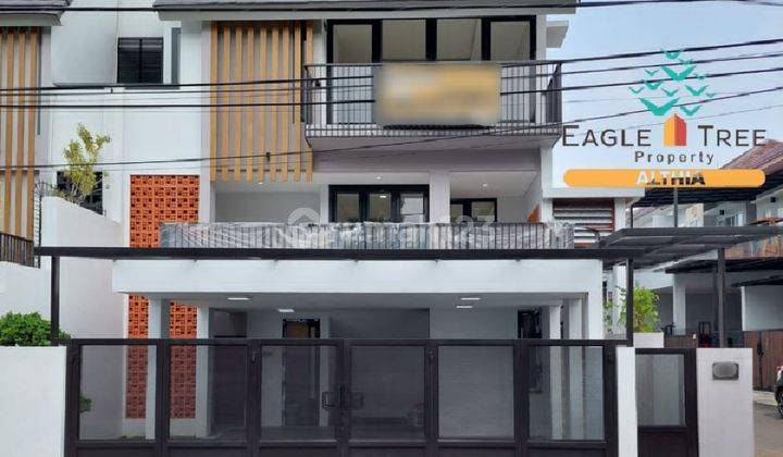 Rumah 3 Lantai Furnished  Nempel Jakarta Selatan 1