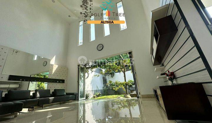 Rumah Mewah Split level Halaman Luas Cluster Elite Di BSD  1