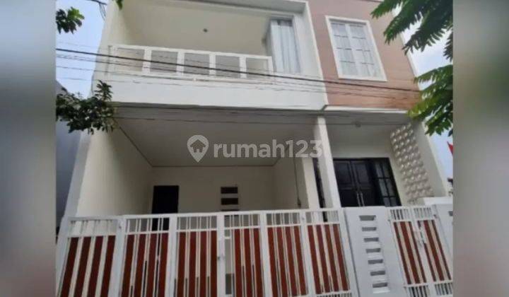 Rumah 3 Lantai Dengan Private Pool Dan Rooftop Lokasi Jagakarsa 1