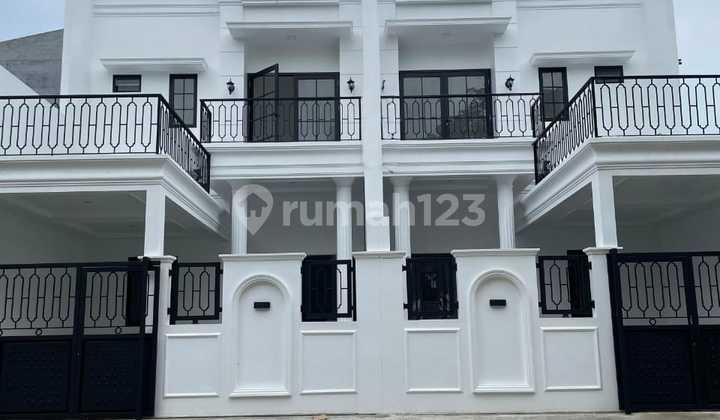 Rumah 2,5 Lantai Design American Classic di Pondok Aren Tangerang Rumah 2,5 Lantai Design American Classic di Pondok Aren Tangerang