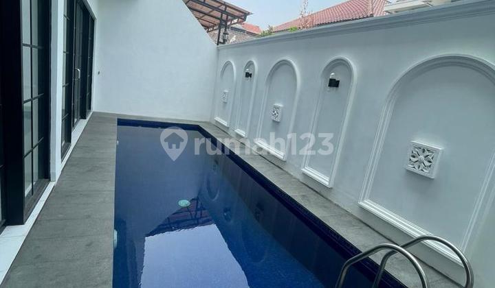 Rumah 2 Lantai American Classic Dekat Toll Joglo