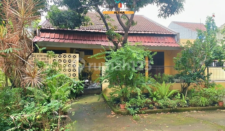 Dijual Cepat Rumah Lama Lokasi Strategis di Kebayoran Lama 2