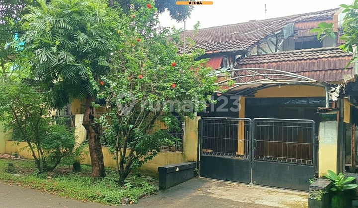 For Quick Sale Old House Strategic Location in Kebayoran Lama