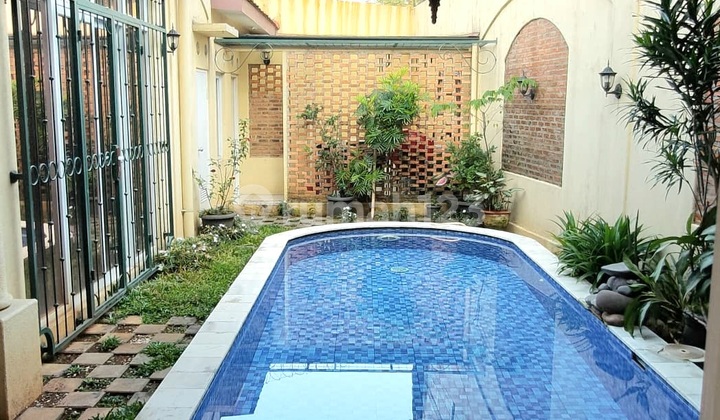 For Sale Spacious House with Private Pool in Sector 9 Bintaro 2